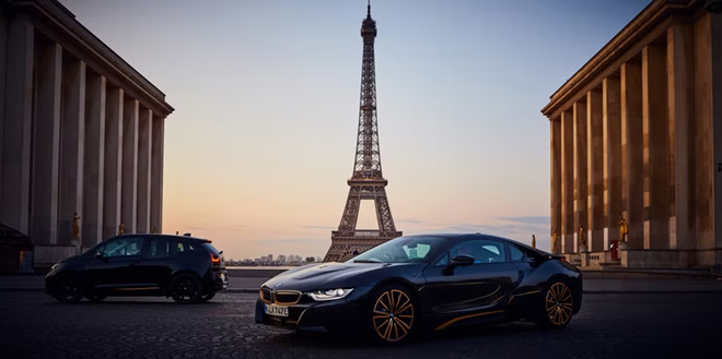 Giannis Antetokounmpo 2018 BMW i8 - Via bmwusanews.com